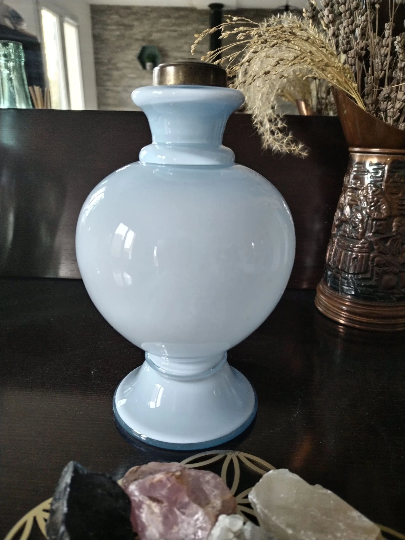 Très joli pied de lampe à l'huile vintage en opaline style art déco.